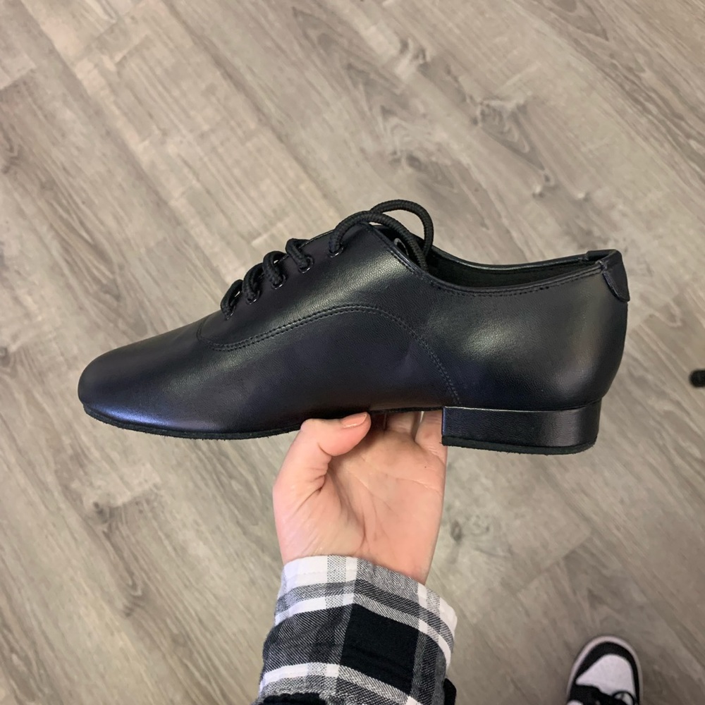 SD103 men’s ballroom shoe